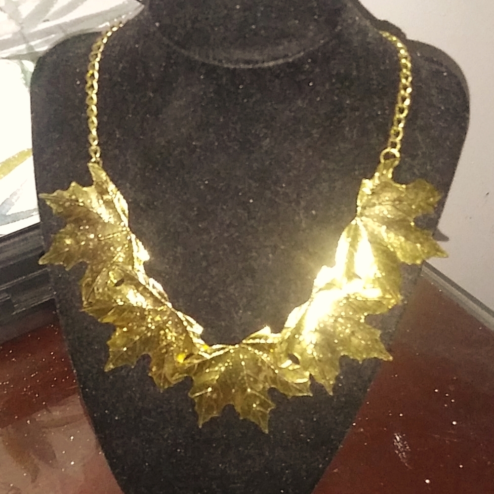 Goldtone leaf necklace costume jewelry